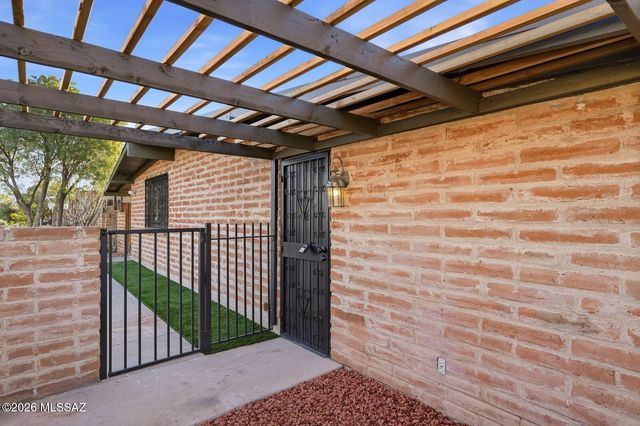 6814 E Koralee Street, Tucson, AZ 85710