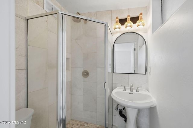 6814 E Koralee Street, Tucson, AZ 85710