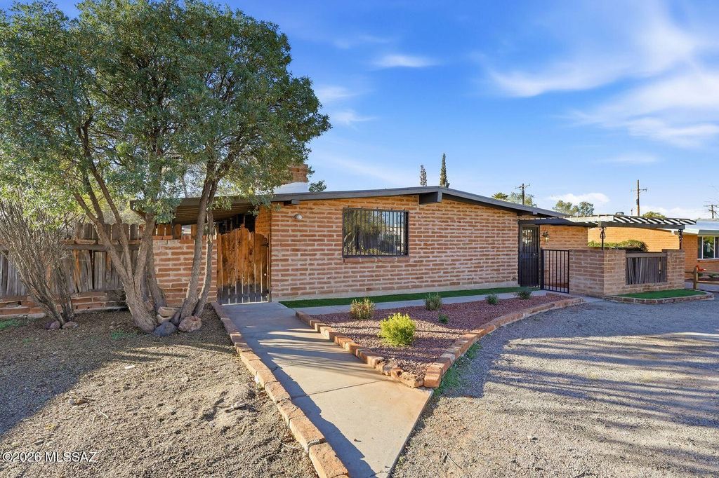 6814 E Koralee Street, Tucson, AZ 85710