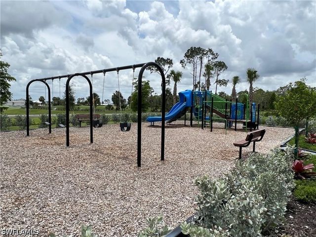 1813 Lema CT, Naples, FL 34120