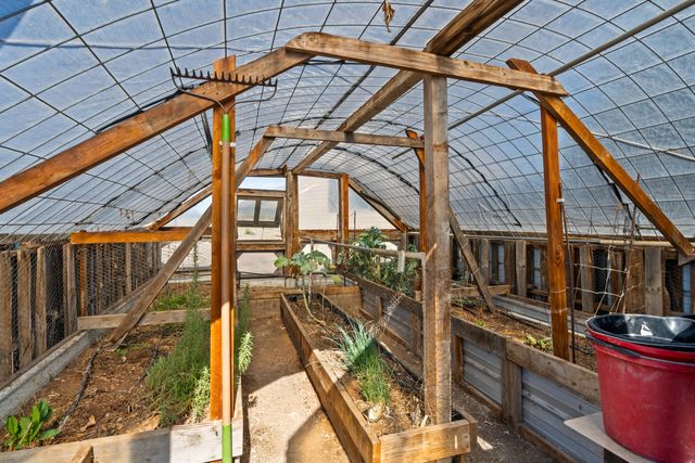 78 Drake Road, Edgewood, NM 87015