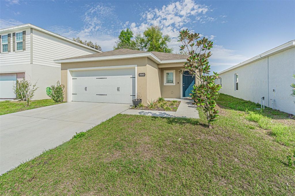 Image 2 of property listing at 35045 JOMAR AVENUE, Zephyrhills, FL 33541