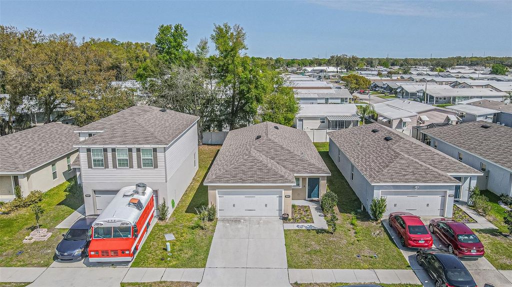 Image 4 of property listing at 35045 JOMAR AVENUE, Zephyrhills, FL 33541