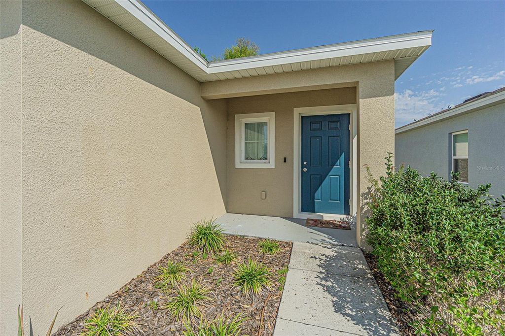 Image 5 of property listing at 35045 JOMAR AVENUE, Zephyrhills, FL 33541