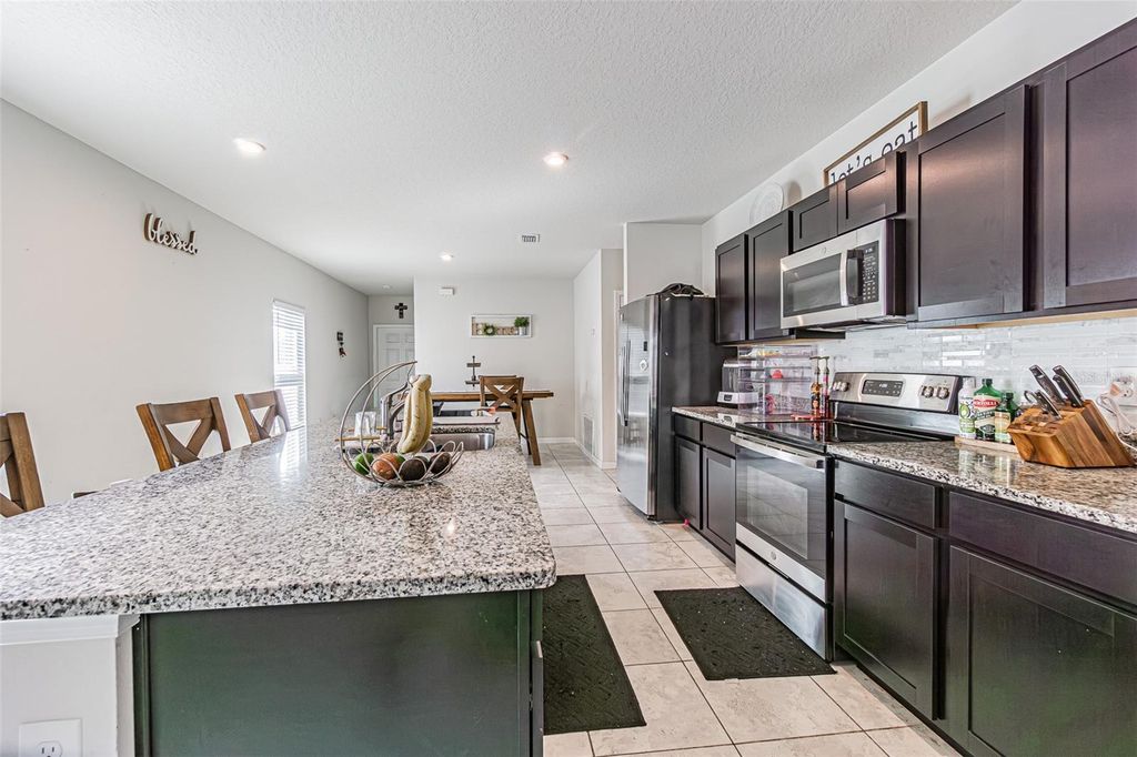 Image 10 of property listing at 35045 JOMAR AVENUE, Zephyrhills, FL 33541