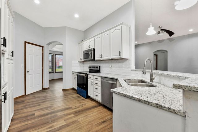 12218 E Andrea St, Wichita, KS 67207