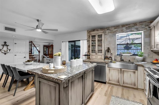 8106 SW 23rd St 28A, North Lauderdale, FL 33068