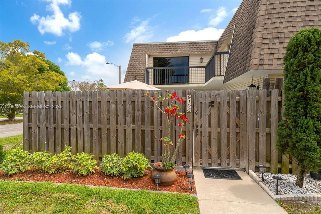 8106 SW 23rd St 28A, North Lauderdale, FL 33068