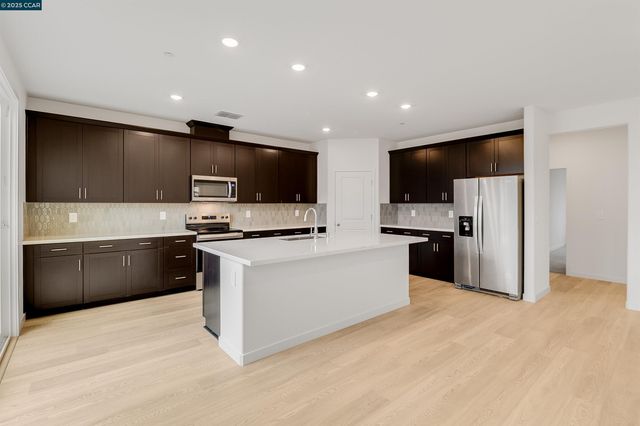 618 Channel Circle, Oakley, CA 94561