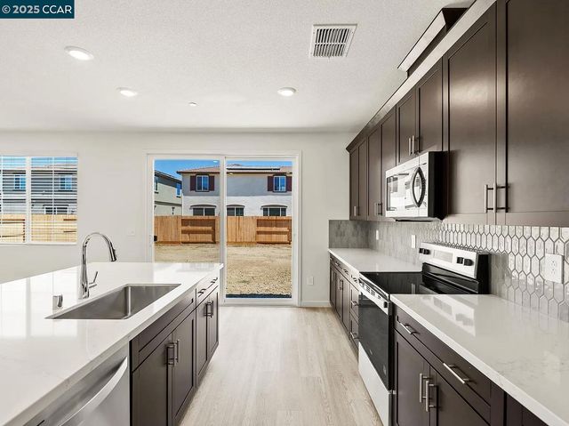 618 Channel Circle, Oakley, CA 94561