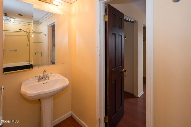 7 Fox Hollow Square, Cohoes, NY 12047