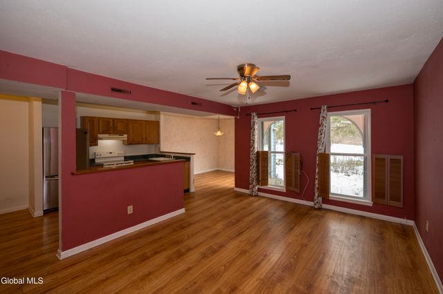 7 Fox Hollow Square, Cohoes, NY 12047