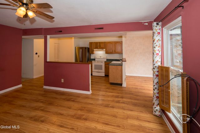 7 Fox Hollow Square, Cohoes, NY 12047