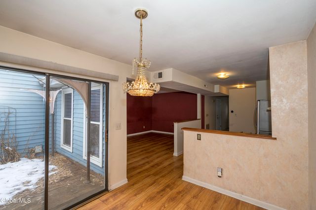 7 Fox Hollow Square, Cohoes, NY 12047