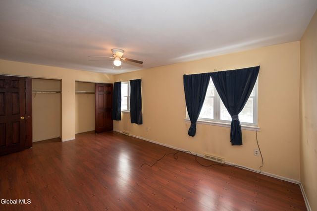 7 Fox Hollow Square, Cohoes, NY 12047