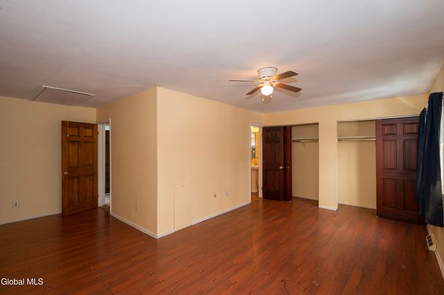 7 Fox Hollow Square, Cohoes, NY 12047