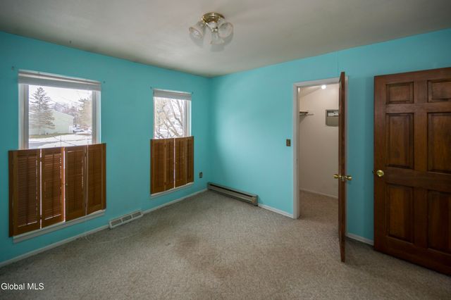 7 Fox Hollow Square, Cohoes, NY 12047