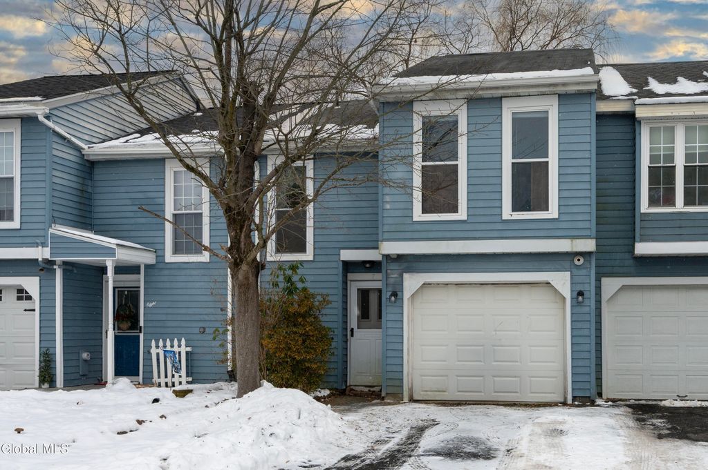 7 Fox Hollow Square, Cohoes, NY 12047