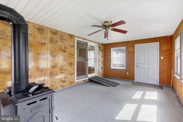 8 DOGWOOD DR, Mt Holly Springs, PA 17065