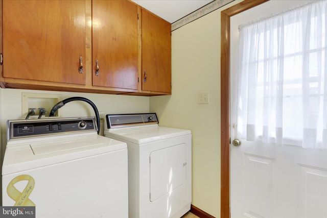 8 DOGWOOD DR, Mt Holly Springs, PA 17065