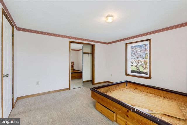 8 DOGWOOD DR, Mt Holly Springs, PA 17065