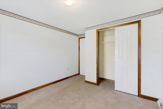 8 DOGWOOD DR, Mt Holly Springs, PA 17065