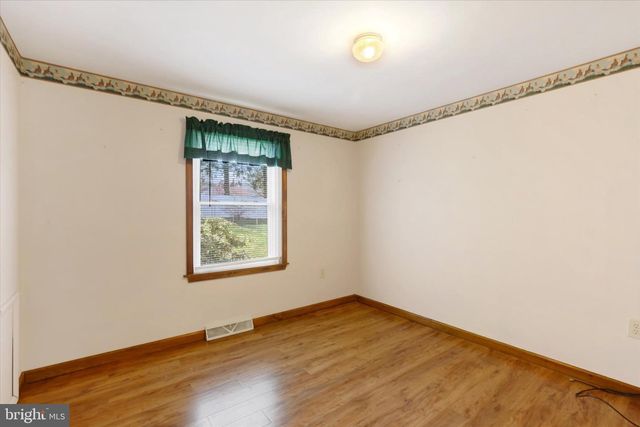 8 DOGWOOD DR, Mt Holly Springs, PA 17065