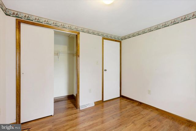 8 DOGWOOD DR, Mt Holly Springs, PA 17065