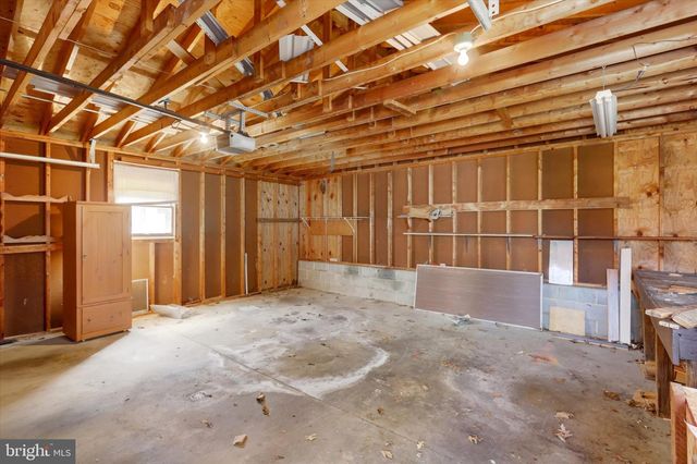 8 DOGWOOD DR, Mt Holly Springs, PA 17065