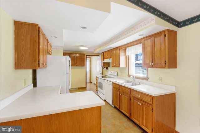 8 DOGWOOD DR, Mt Holly Springs, PA 17065
