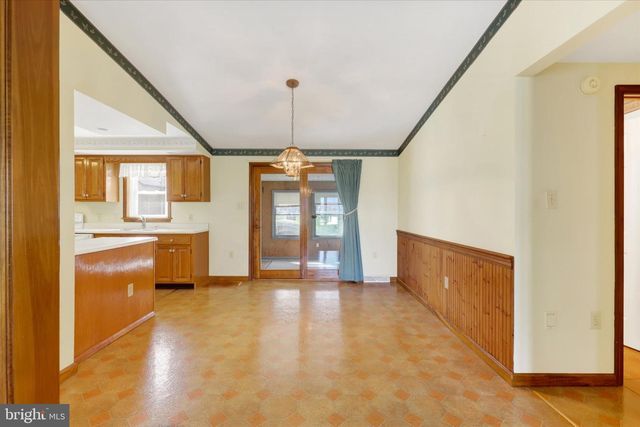 8 DOGWOOD DR, Mt Holly Springs, PA 17065