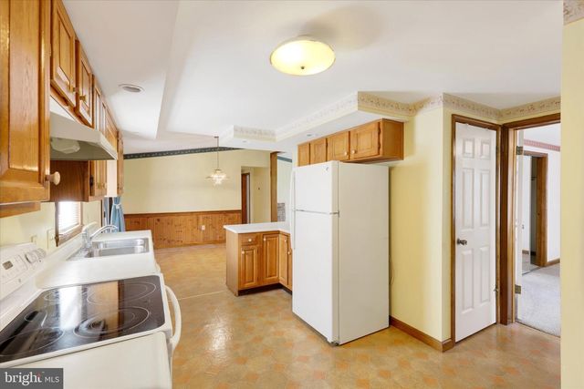 8 DOGWOOD DR, Mt Holly Springs, PA 17065