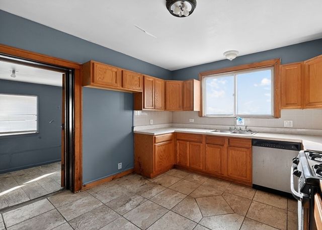 833 S 21st Avenue, Maywood, IL 60153