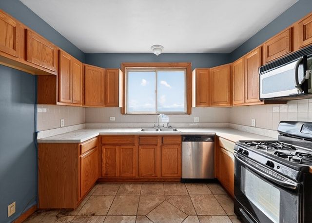 833 S 21st Avenue, Maywood, IL 60153