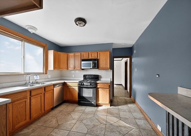 833 S 21st Avenue, Maywood, IL 60153