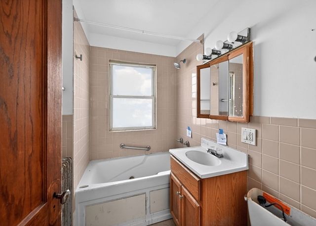 833 S 21st Avenue, Maywood, IL 60153