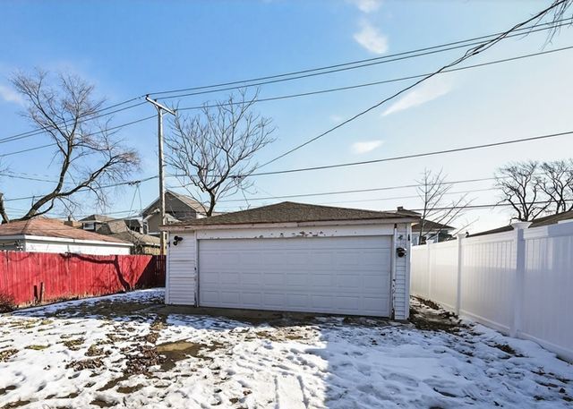 833 S 21st Avenue, Maywood, IL 60153