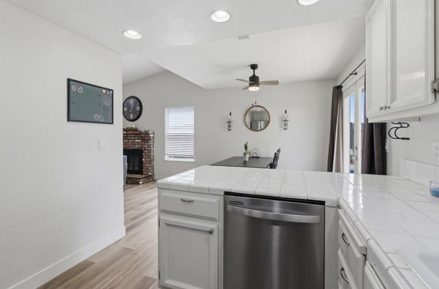 4202 Deaton Dr, Olivehurst, CA 95961