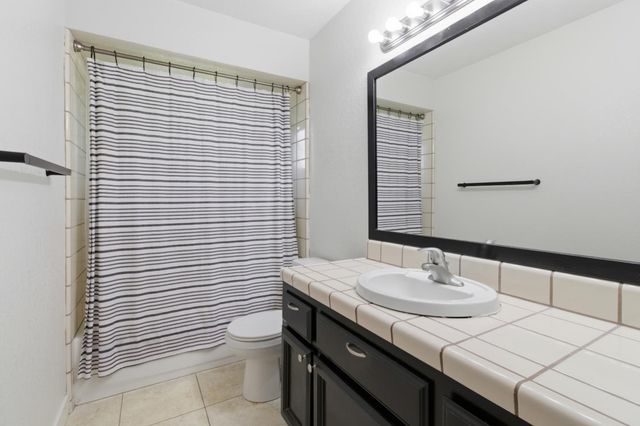 4202 Deaton Dr, Olivehurst, CA 95961