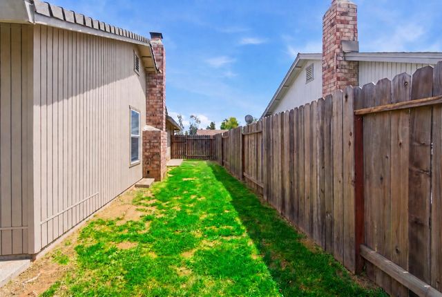 4202 Deaton Dr, Olivehurst, CA 95961