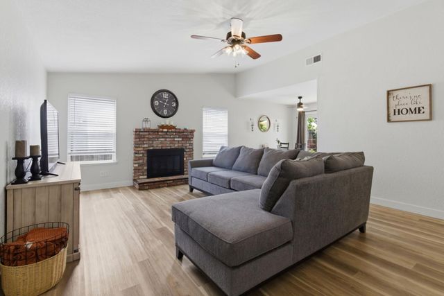 4202 Deaton Dr, Olivehurst, CA 95961