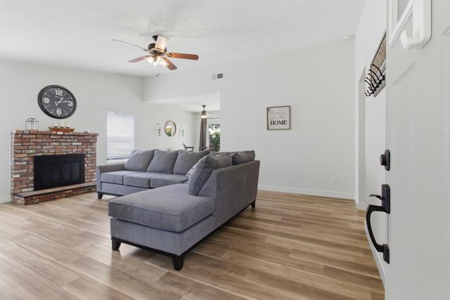 4202 Deaton Dr, Olivehurst, CA 95961