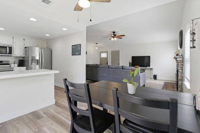 4202 Deaton Dr, Olivehurst, CA 95961