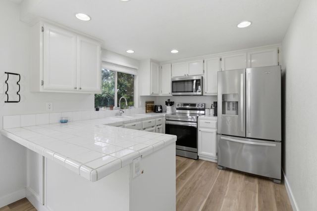 4202 Deaton Dr, Olivehurst, CA 95961