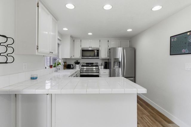 4202 Deaton Dr, Olivehurst, CA 95961