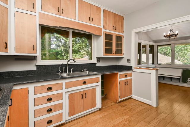 1249 E Delmar Street, Springfield, MO 65804
