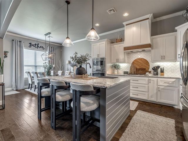 11833 SW 26th Terrace, Yukon, OK 73099