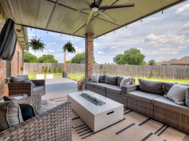 11833 SW 26th Terrace, Yukon, OK 73099