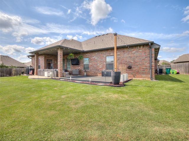 11833 SW 26th Terrace, Yukon, OK 73099