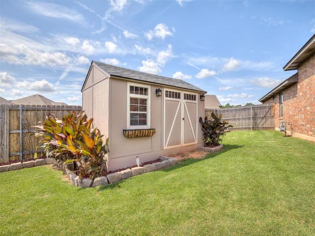 11833 SW 26th Terrace, Yukon, OK 73099